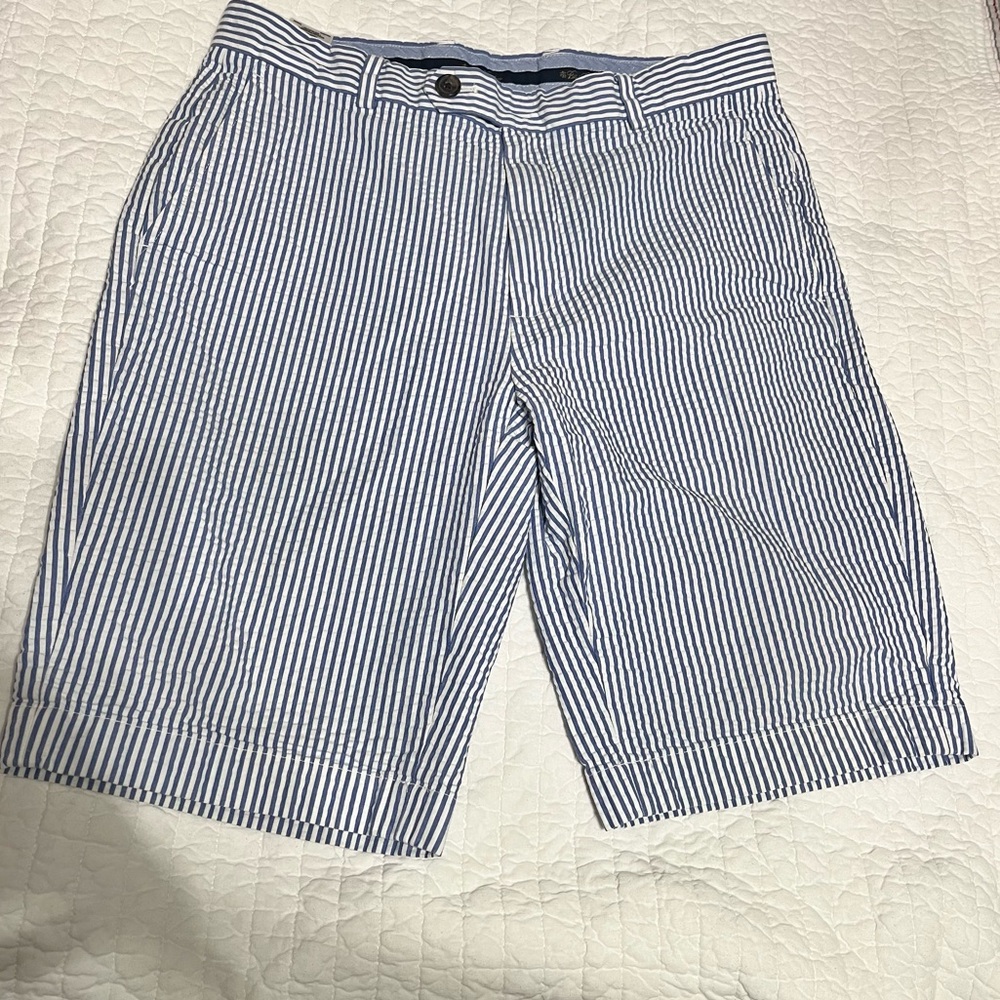 Brooks Brothers Seeersucker Blue and White striped Bermuda shorts men’s size 33